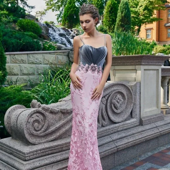 supernova prom dress Sparkle and shine at prom with the Ellie Wilde Supernova!What appears to be  a black iridescent dress under the eye turns into a multicolor wonder under  flash! . . . . . . . . . #